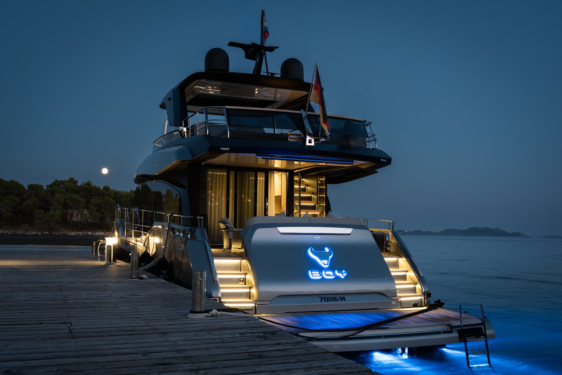 Cranchi 67 Fly at the dock by night — photo by 007 Media