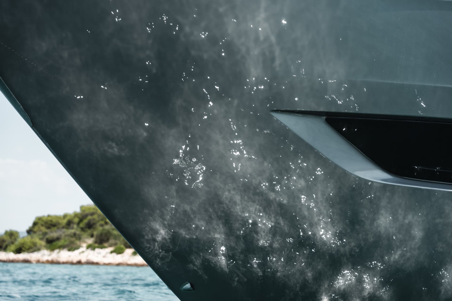 Hull detail — photo by 007 Media